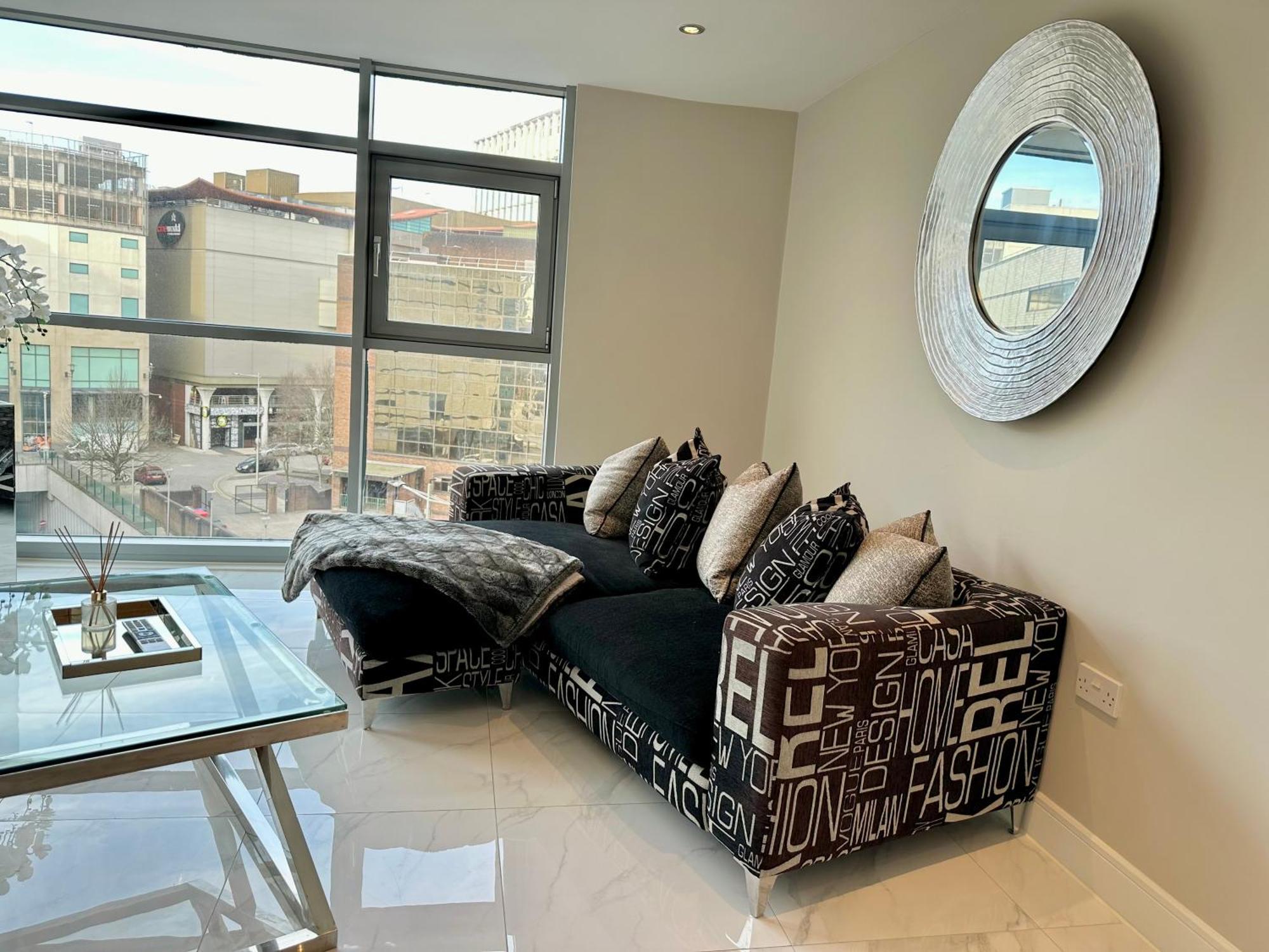 Superior Apartment In Cardiff City Centre ภายนอก รูปภาพ