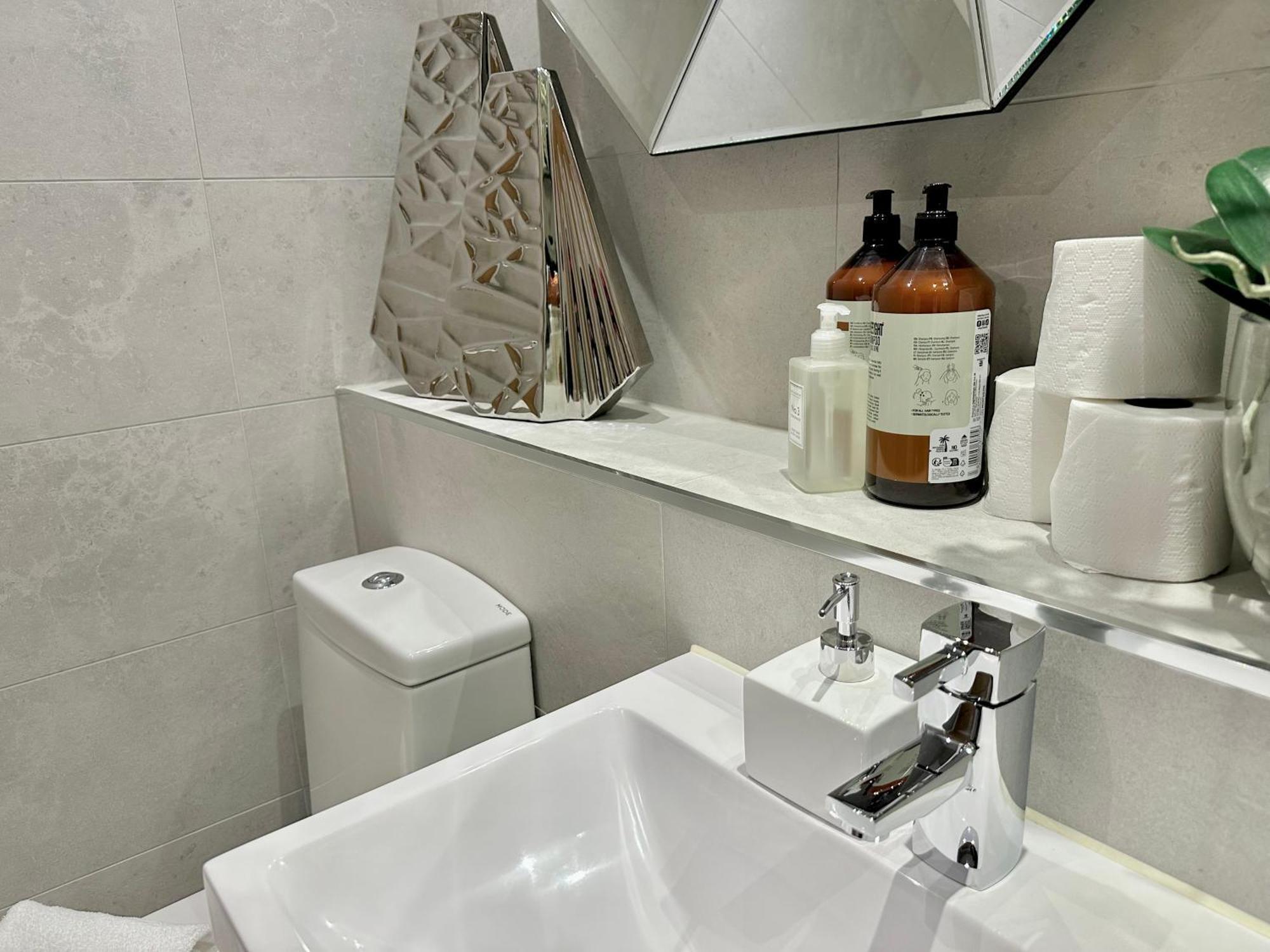 Superior Apartment In Cardiff City Centre ภายนอก รูปภาพ