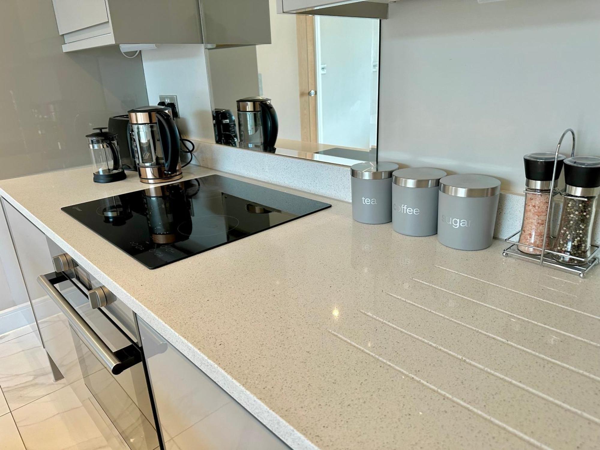 Superior Apartment In Cardiff City Centre ภายนอก รูปภาพ