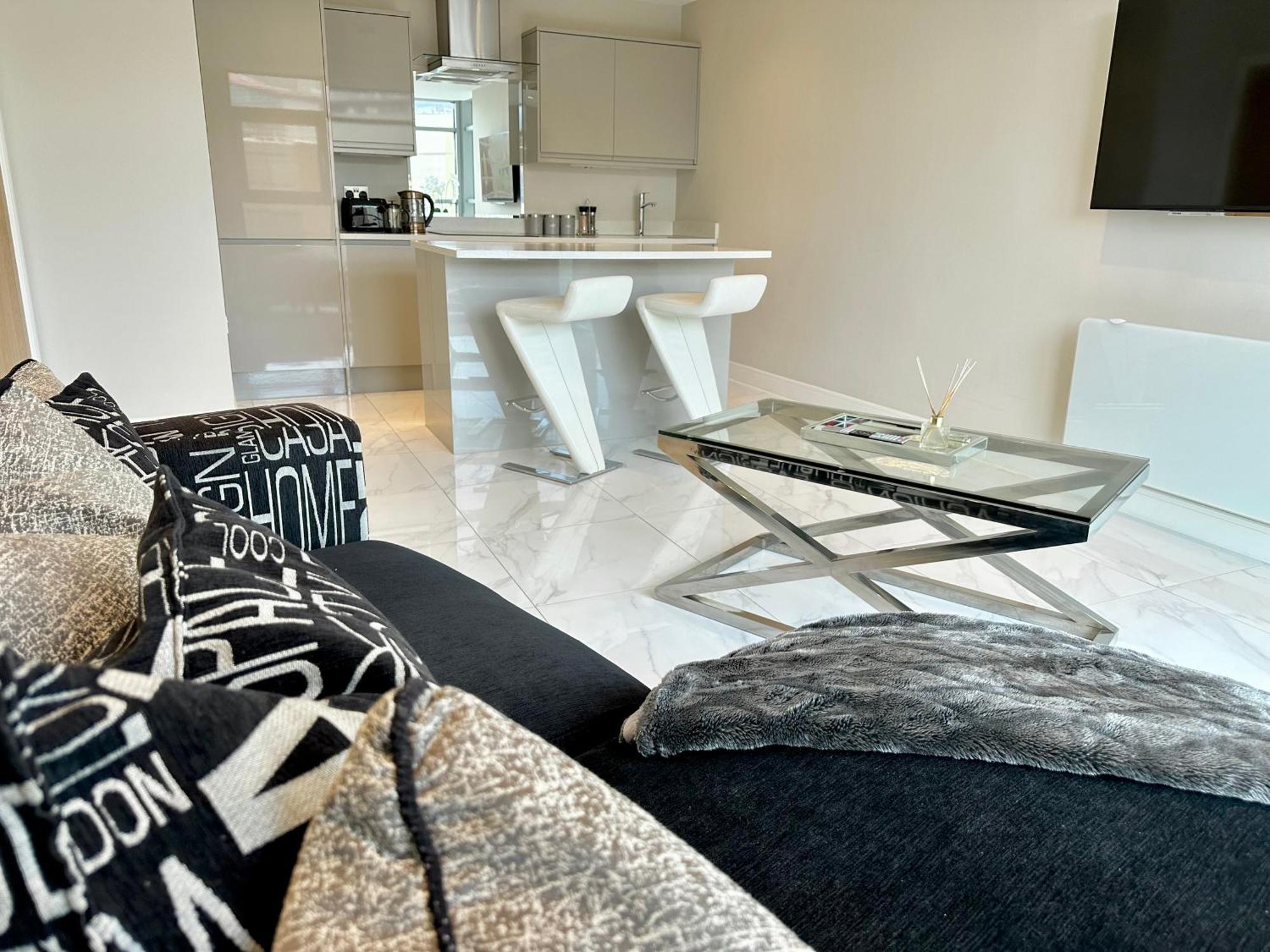 Superior Apartment In Cardiff City Centre ภายนอก รูปภาพ