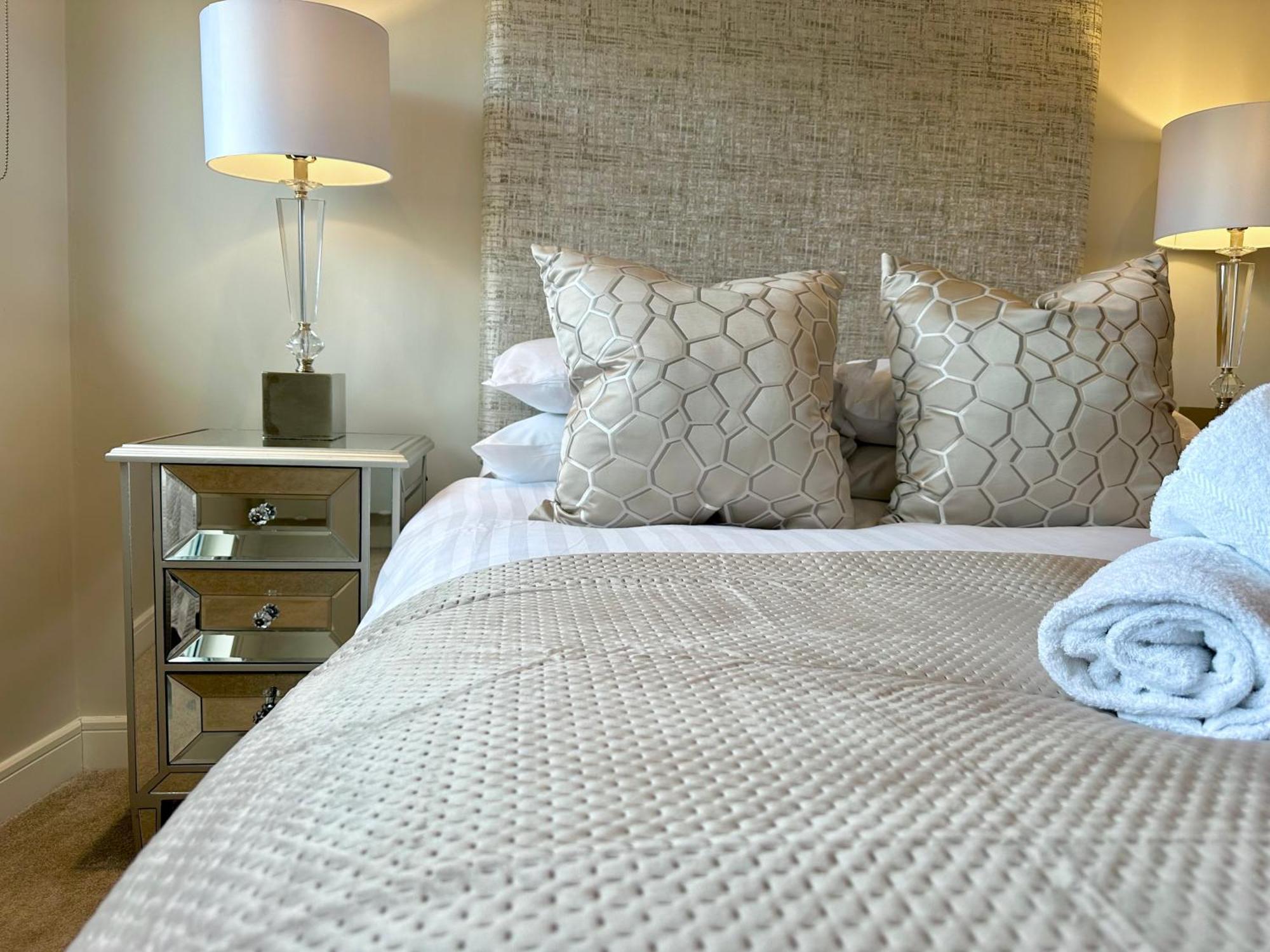 Superior Apartment In Cardiff City Centre ภายนอก รูปภาพ